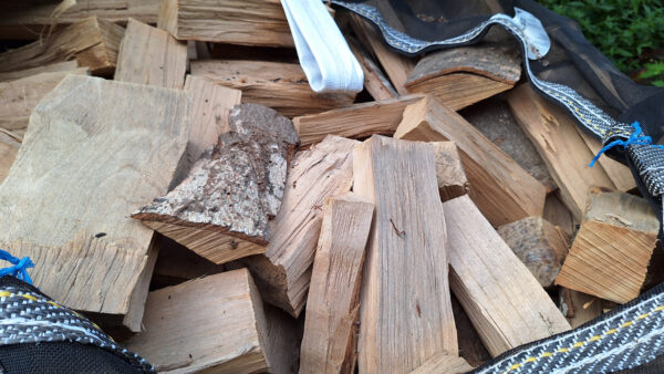 Bois sec en quartiers